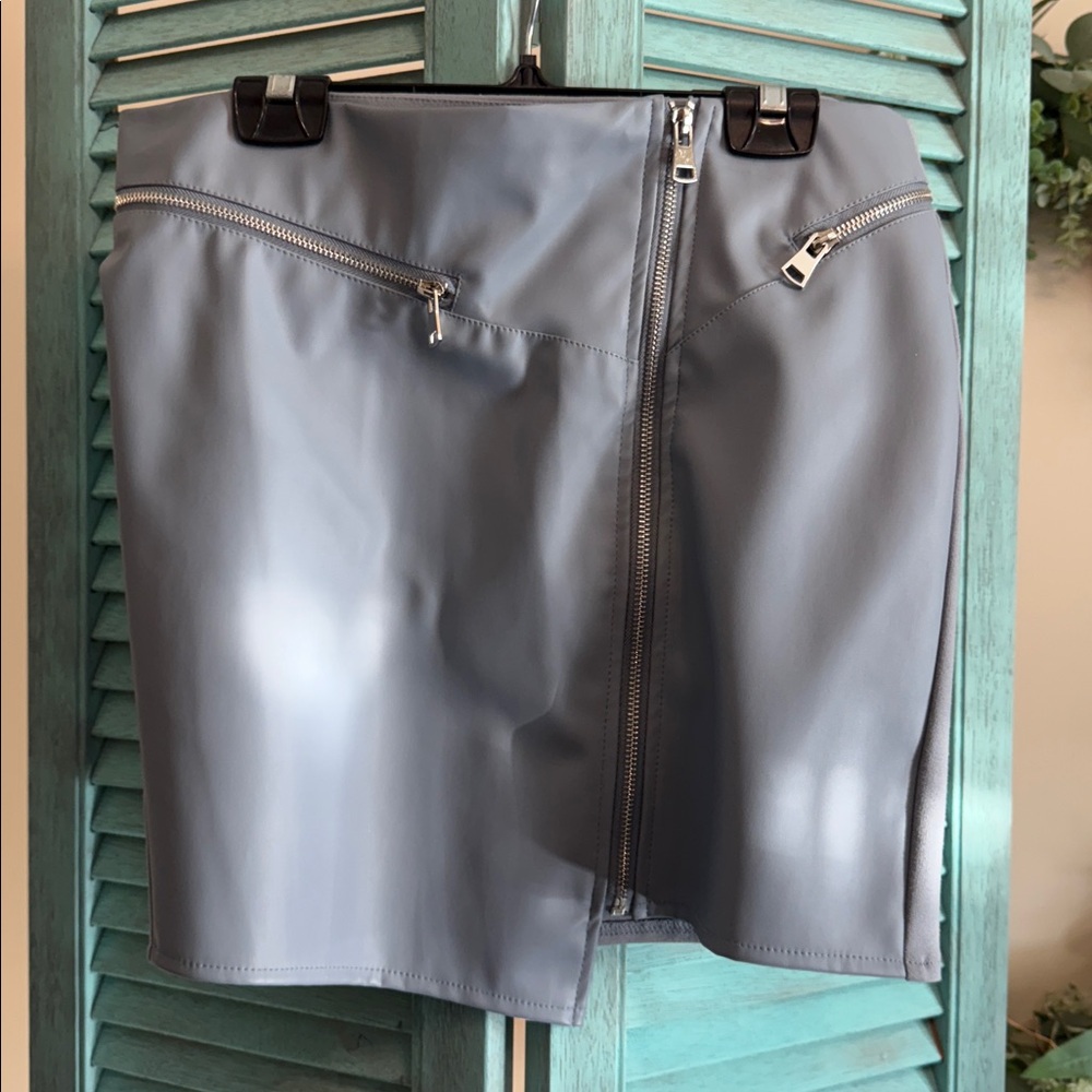 Stylish Greyish Blue Faux Leather Skirt with Zipper Details